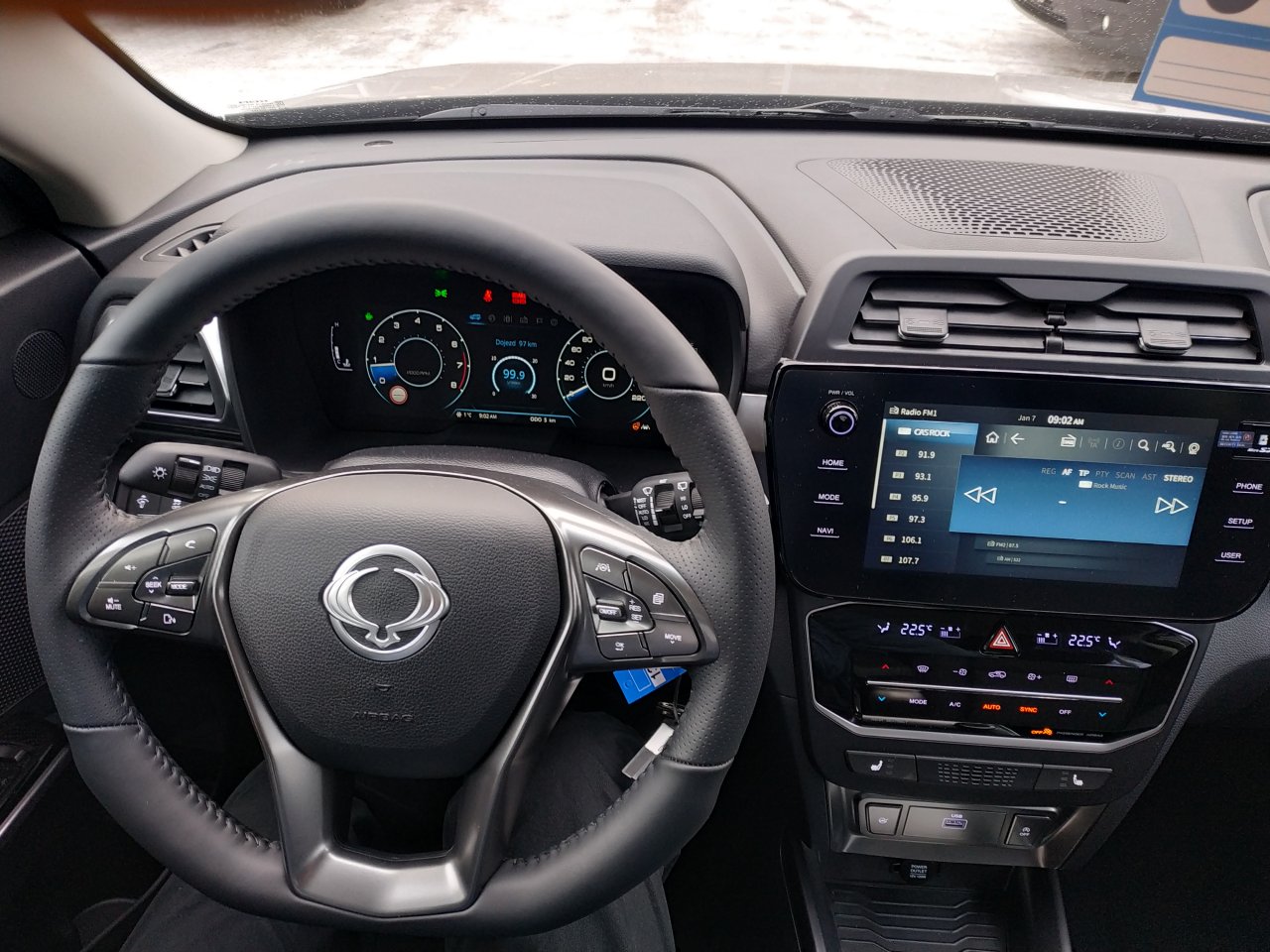 SsangYong Tivoli 2WD MT EBL