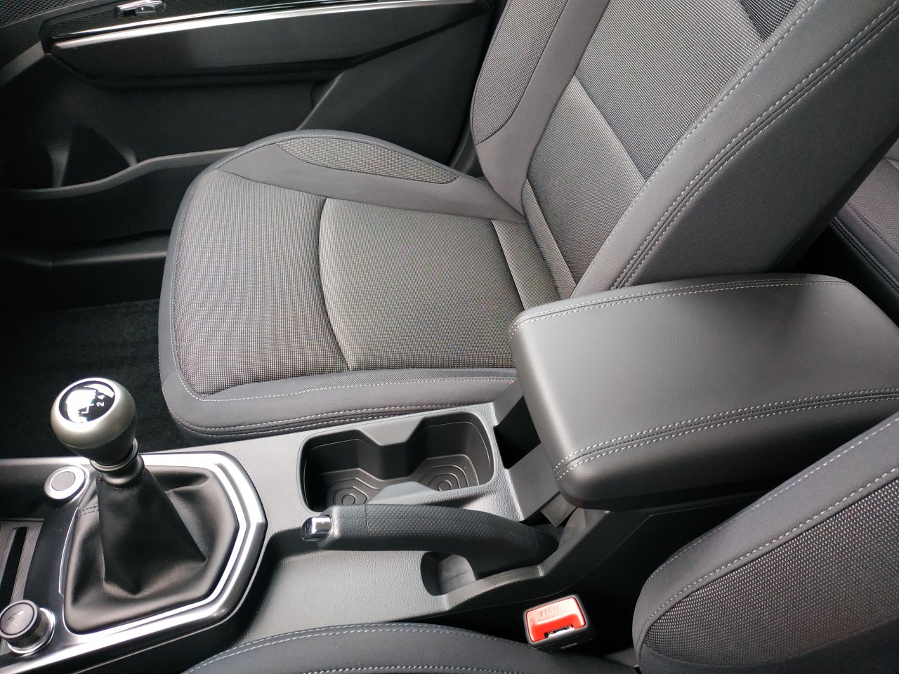 SsangYong Tivoli 2WD MT EBL